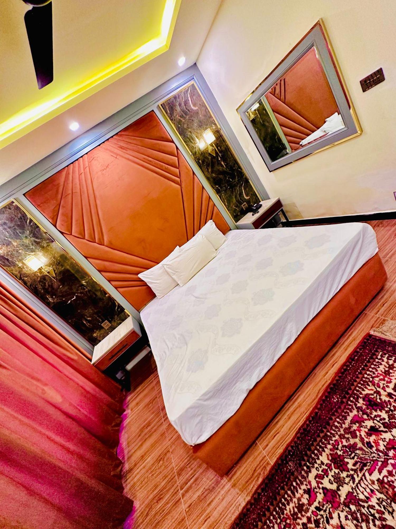 Hotel Blue Moon Continental Islamabad Exterior foto